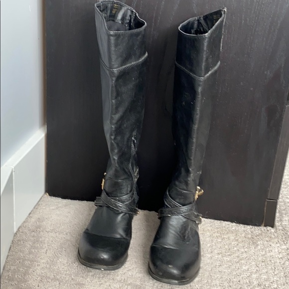 Black flat boots - Picture 2 of 6